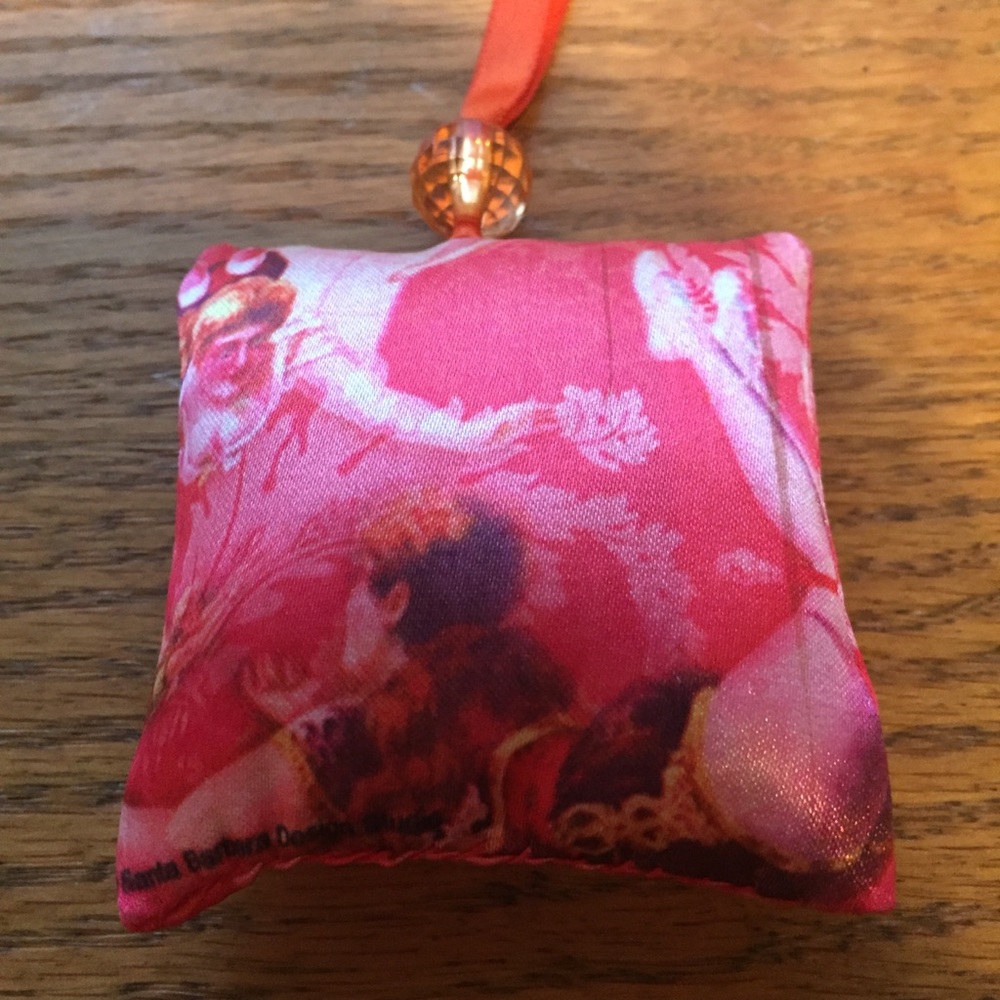 Mini Cushion Ornament with saying